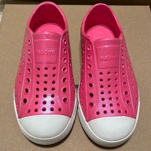 Barely worn Native Jefferson shoes. Hot pink iridescent color.
